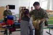 Slovenskí a českí vojaci rozdávali v martinských Bambuskách humanitnú pomoc 5