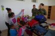 Slovenskí a českí vojaci rozdávali v martinských Bambuskách humanitnú pomoc 6