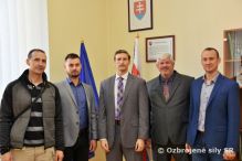 Spolupráca s Úradom špeciálneho vyšetrovania vzdušných síl USA.