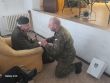 Účastník SNP medzi príslušníkmi 11.mechanizovaného práporu