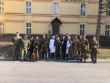 Účastník SNP medzi príslušníkmi 11.mechanizovaného práporu