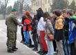 Stredoškoláci privoňali k vojenskému chlebíku