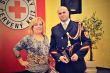 Diamantová plaketa v rukách príslušníka ČS PSR