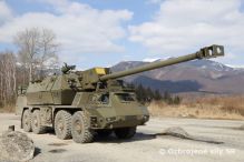 Zklada vcviku a mobilizanho doplovania sa stala druhm domovom pre vykonanie vojskovch skok na novej 155 mm samohybnej kannovej hfnici ZUZANA 2