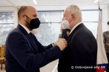 Ocenenie príslušníka 4. pluku logistiky na slávnostnom akte