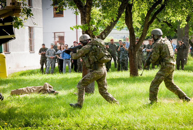 031_2014_05_23_návšteva_vojenský_diplomatický_zbor