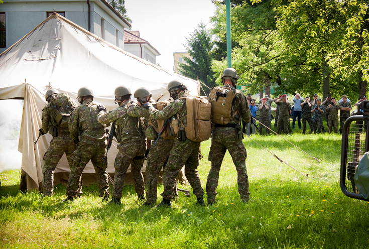 033_2014_05_23_návšteva_vojenský_diplomatický_zbor