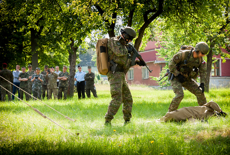 038_2014_05_23_návšteva_vojenský_diplomatický_zbor