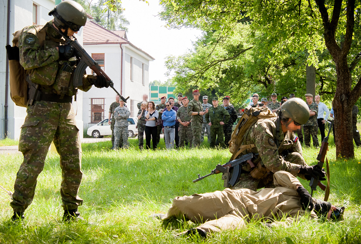 039_2014_05_23_návšteva_vojenský_diplomatický_zbor